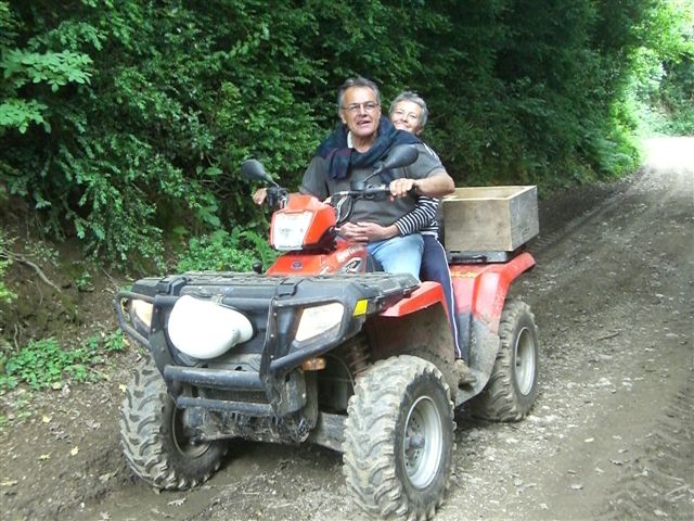 Martine et Guy, les propriétaires de Granquié, vous accueillent et vous font partager, leurs bons plans et bonnes adresses;