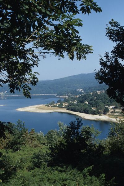 Le Lac de la Raviège dans les Monts de Lacaune