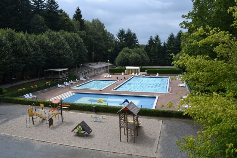 Piscine de Bezan à 3 kms des gîtes de Granquié