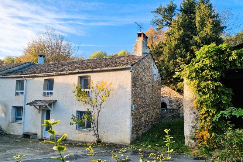 accès au gîte côté cour